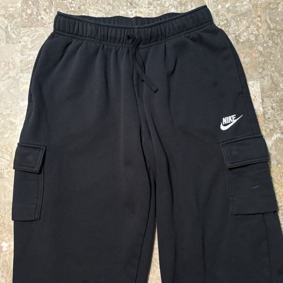 Nike Sweatpants Womens S Black Club Fleece Cargo Jogger Gym Essentials DQ5196 - Picture 1 of 16